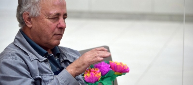 Pessoas com defici�ncia visual exploram o mundo m�gico das hist�rias