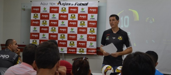 Munic�pios recebem material para as atividades de 2017 do Anjos do Futsal/Unesc