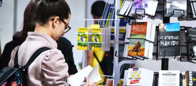 Feira do Livro da Unesc movimenta o campus