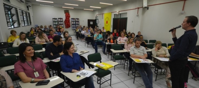 Gestores da Educao de Cricima e regio participam de encontro na Unesc