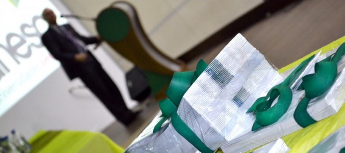 Prefeitos e secret�rios de Sa�de da Amrec e Amesc recebem manuais do CER Unesc