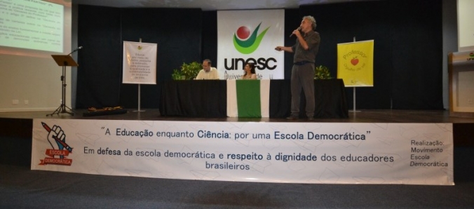 Por uma escola democr�tica: encontro reuniu estudantes, professores e pesquisadores