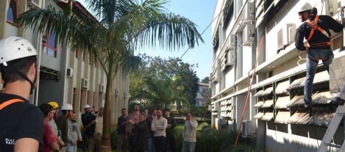Funcion�rios da Unesc realizam treinamento para trabalho em altura