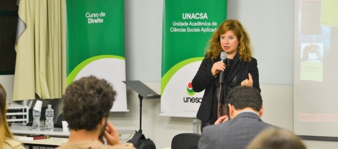 Senado aprova lei de imigra��o e Unesc traz palestrante internacional para debater