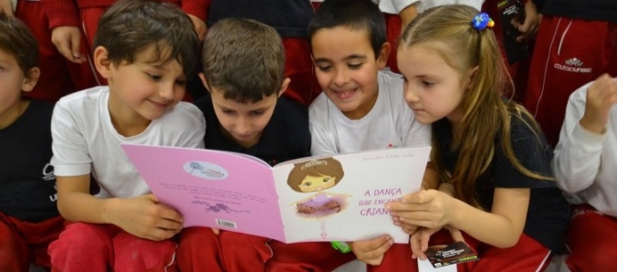 Bolshoi apresenta livro infantil ao Colgio Unesc