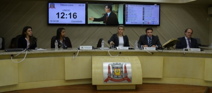 Tribuna do Legislativo de Crici�ma � utilizada para falar sobre o ENEM