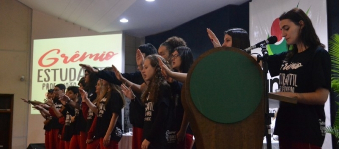 Diretoria do Gr�mio Estudantil do Col�gio Unesc toma posse