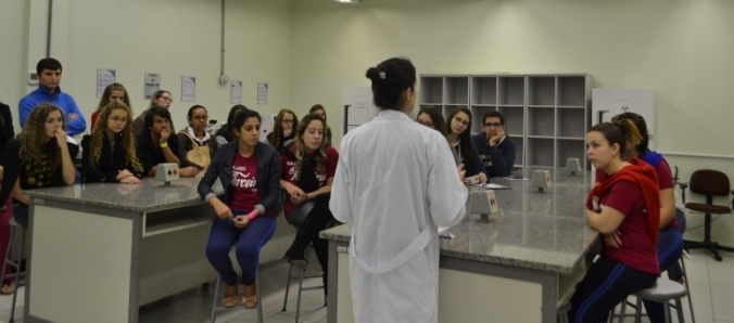 Feira das Profiss�es: Visitantes conhecem melhor a Universidade nas rotas tem�ticas