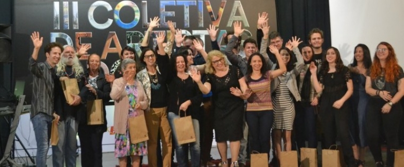 Noite de di�logos e aut�grafos no lan�amento do cat�logo da 3� Coletiva de Artistas do Sul