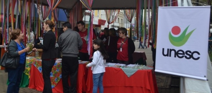 Escolha Unesc: Popula��o recebe informa��es sobre ingresso com descontos e bolsas