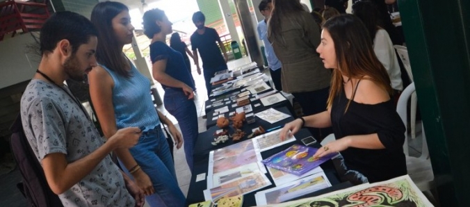 Feira de obras do Projeto Armaz�m traz diferentes linguagens art�sticas � Unesc