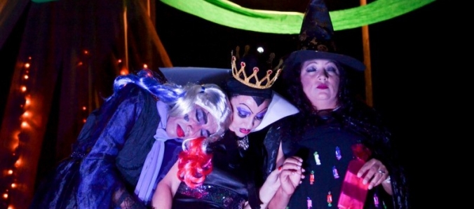 Princesas e vils unidas para levar a importncia da leitura s crianas em Encantadas