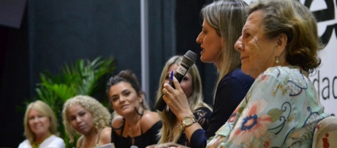 A luta da mulher no mercado de trabalho e na sociedade � tema de debate