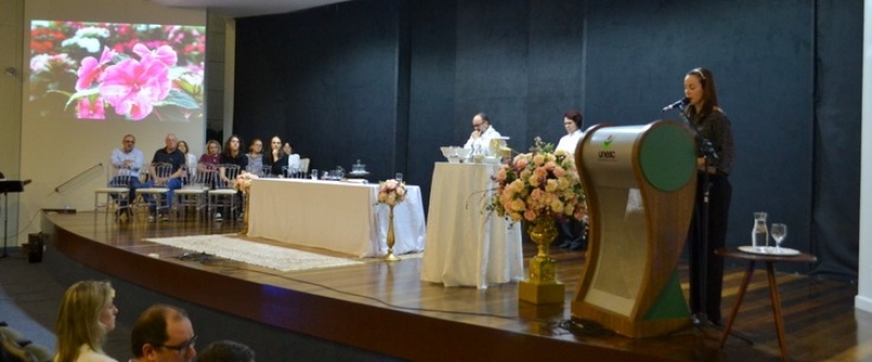 Comunidade acad�mica e familiares se re�nem em celebra��o pelo 7� dia de falecimento do ex-reitor Ant�nio Milioli Filho