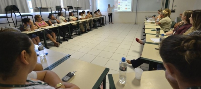 Colaboradoras de Servi�os Gerais que atuam nos laborat�rios participam de capacita��o