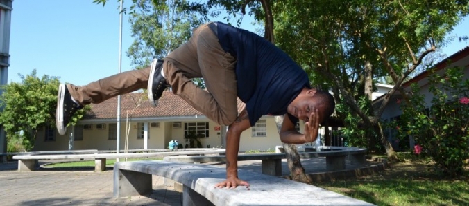 Estudante de Artes Visuais da Unesc representa o pa�s em competi��o da dan�a na Europa