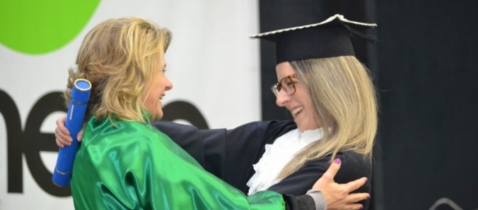 Emo��o e sonhos realizados durante Cola��o de Grau Especial