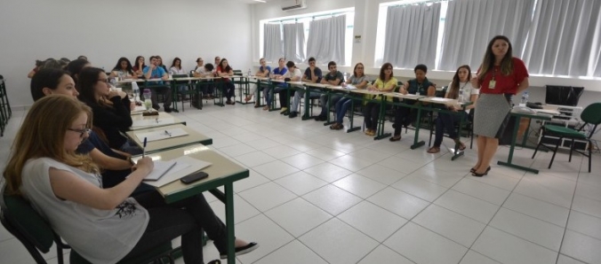 Colaboradores aprendem sobre postura profissional