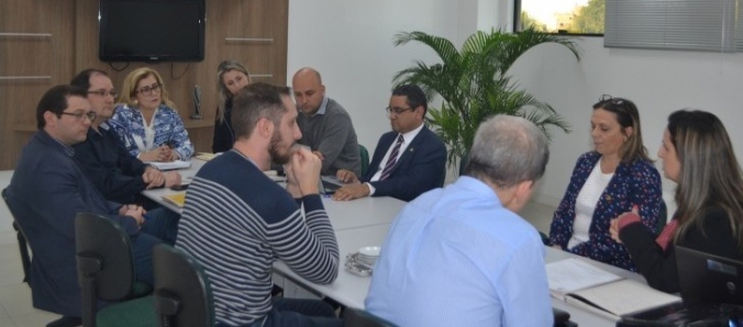 Comiss�o entrega proposta de altera��o do regimento da Unesc para Reitoria