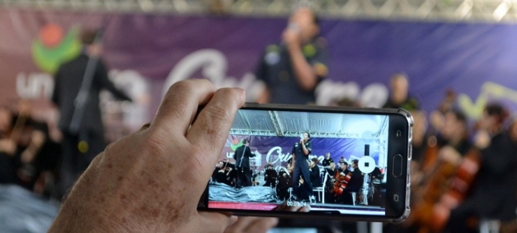 Camerata Florianpolis encanta pblico na Praa Nereu Ramos