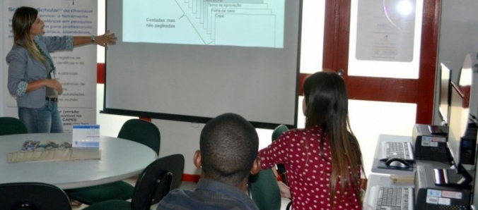 Biblioteca oferece cursos de capacita��o