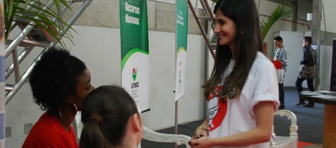 Vencedora do Soletrando agora � volunt�ria na Feira das Profiss�es