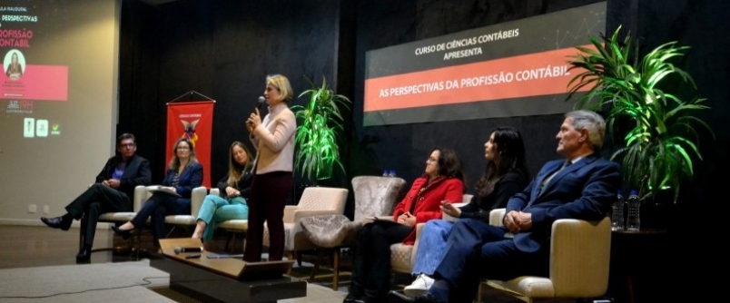 Perspectivas da profisso contbil  tema de aula inaugural