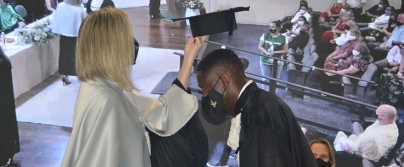 Mais 34 biomdicos e 27 psiclogos so formados pela Unesc