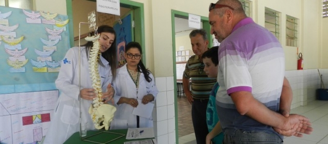 Projeto desenvolve servios de sade e educao em escola da regio