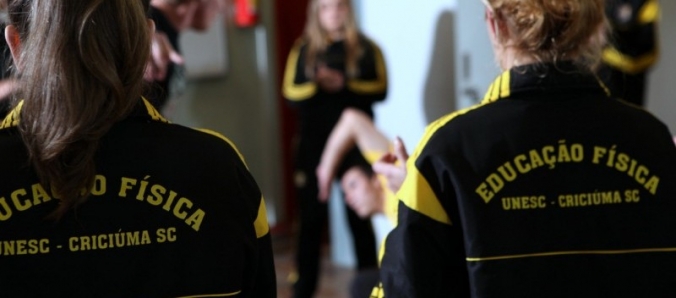 Alunos e professores de Educao Fsica apresentam comunicaes em evento internacional