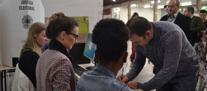 Elei��o Unesc: dia come�ou movimentado