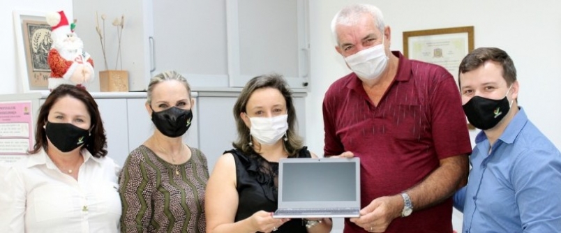 Escolas que participaram do ViverCom recebem computadores da Unesc