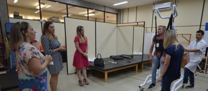 Andador el�trico auxilia na reabilita��o de pessoas com defici�ncias no CER Unesc