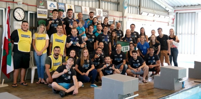 Atletas concluem oitavo Desafio 24 horas de Nata��o Unesc