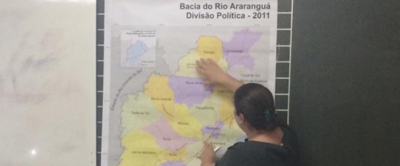 Educa��o ambiental e gest�o das �guas