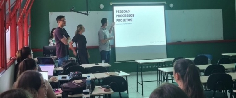 Profissionais de arquitetura e urbanismo compartilham experincias com acadmicos da Unesc
