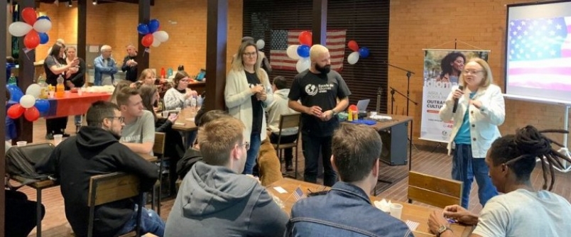 Escola de Idiomas comemora o American Day com os alunos