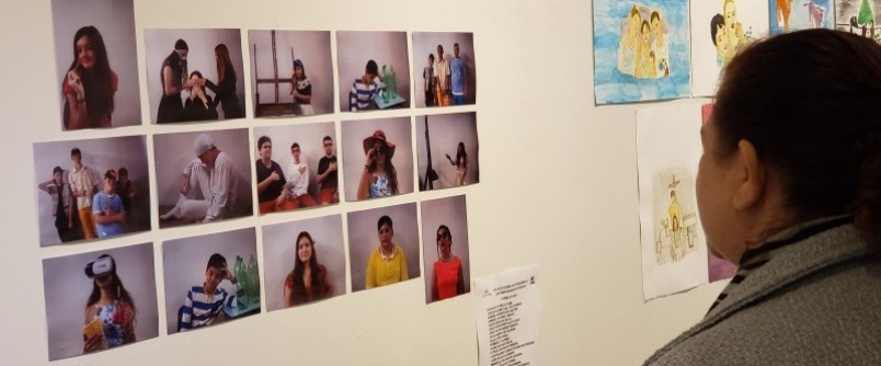 Produ��es art�sticas de alunos do Col�gio Unesc expostas na sala Edi Balod