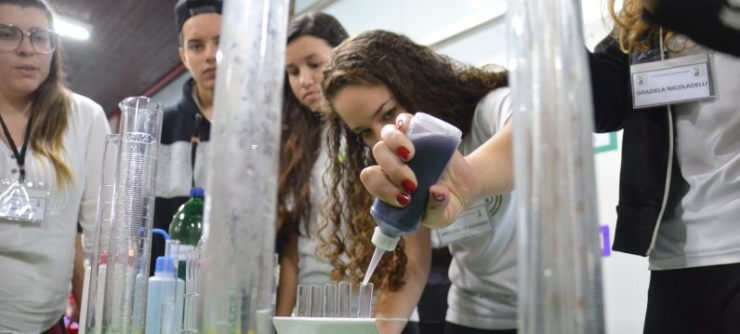 Feira de Ci�ncias d� espa�o a projetos de escolas da regi�o