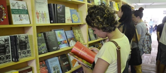 Congresso Ibero-Americano: Feira do Livro evidencia pesquisas acad�micas