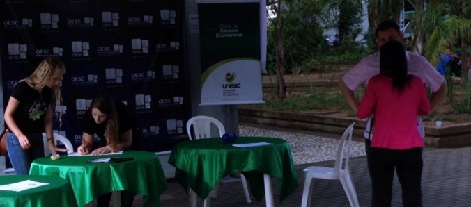 Curso de Ci�ncias Econ�micas orienta consumidores na Semana de Educa��o Financeira