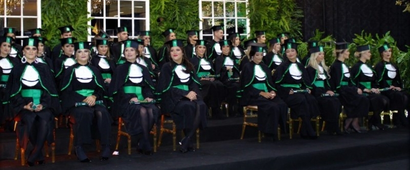 Unesc forma 50 novos bacharis em odontologia