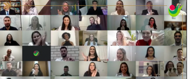 Novos bacharis em Administrao, Comrcio Exterior e Direito colam grau em cerimnia da Unesc