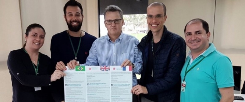 Cartazes facilitam comunica��o e beneficiam imigrantes em postos de sa�de de Crici�ma