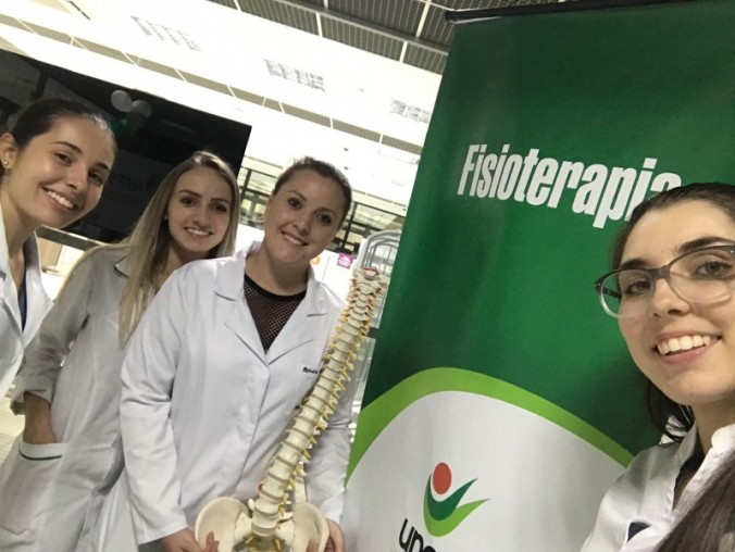ACAD�MICOS DO CURSO DE FISIOTERAPIA PARTICIPARAM DO MOMENTO SA�DE NESTA QUARTA-FEIRA