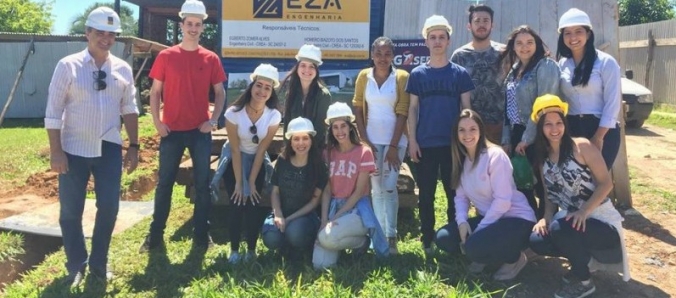 Alunos de Arquitetura e Urbanismo realizam visitas t�cnicas a residencial e empresa