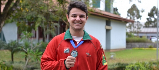 Muffato  medalhista em competio de ginstica no Chile