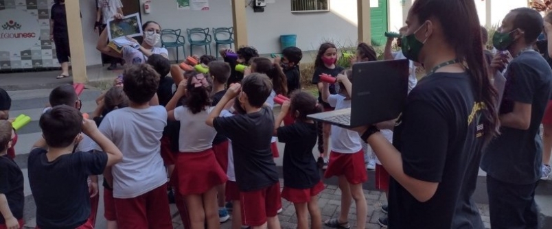 Em uma atividade, Col�gio Unesc ensina Ingl�s, Artes e hist�ria de museus