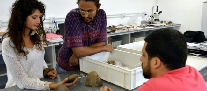 Arque�loga italiana visita Universidade