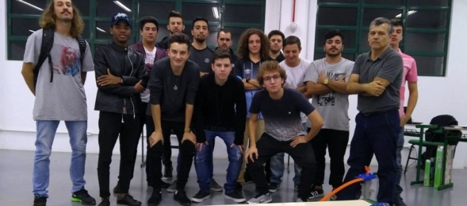 Acad�micos de Engenharia Mec�nica participam do Top Gear
